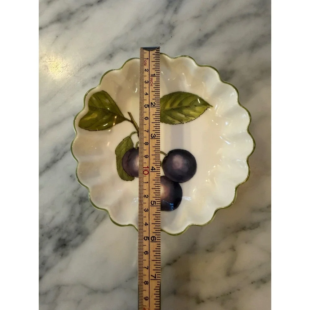 Villeroy & Boch Cascara Plum Scalloped 5.25